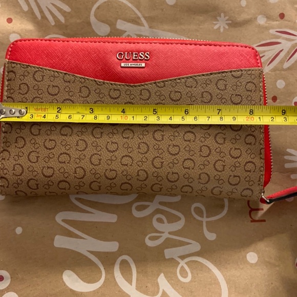 ❌❌❌SOLD SOLD SOLD❌❌❌GUESS MONOGRAM WALLET VGUC - Picture 6 of 7